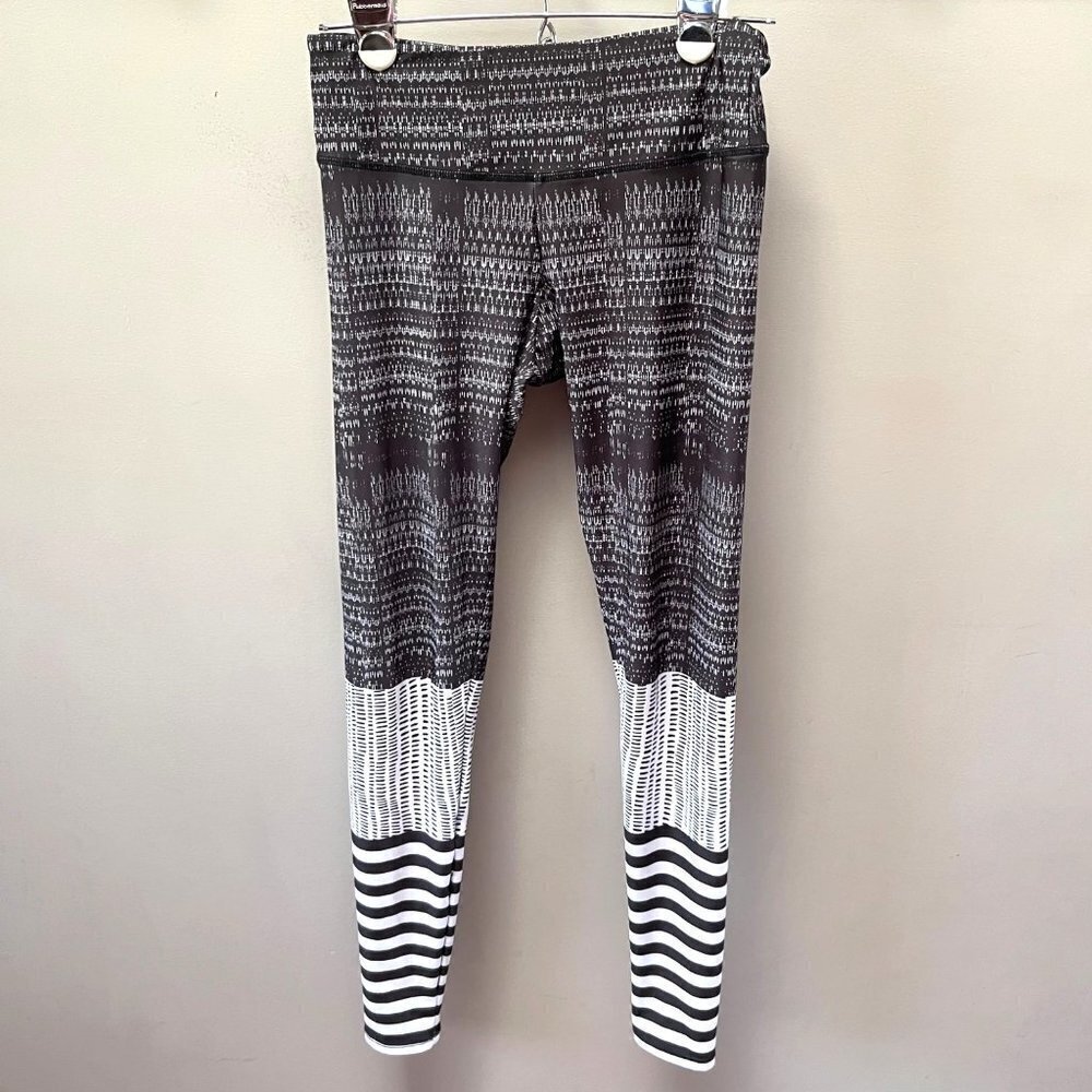 Onzie Flow Black &‎ White Striped Women's Leggings Size- S/M